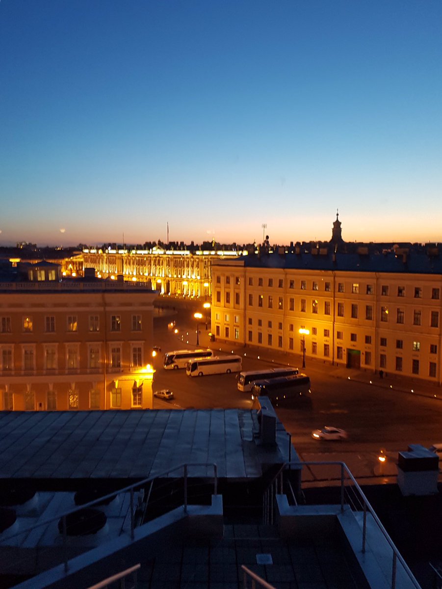 LuxuryTopping tweet media