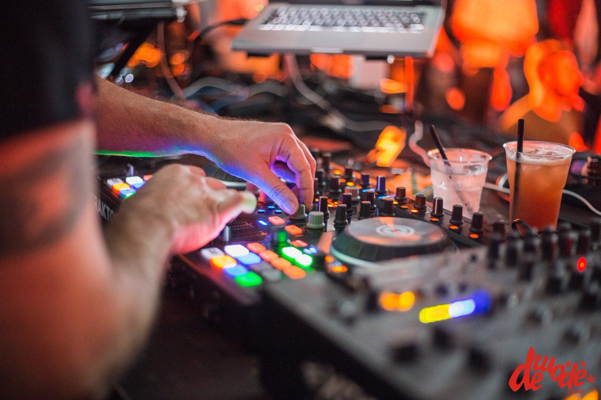 GiorgioIannelli's tweet image. 13.05.2017 | Closing Party #90Vs2000 📷 Pics by @giorgioiannelli for @demodeclub

#SaturdayNight #SpinTheCan #GivesYouWings #RedBull