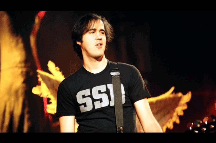 A massive Happy Birthday to Krist Novoselic!  