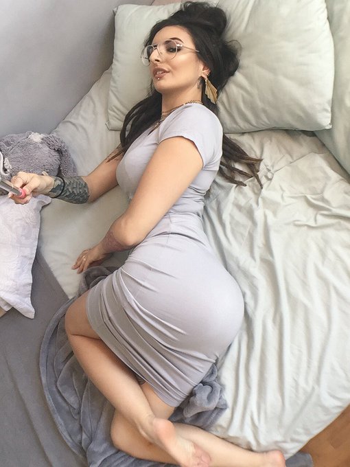 So we gunna talk about my booty in this dress or? https://t.co/cbsGhLm6Ue<a href="/tag/stockings"class="tags"><span>#stockings</span></a><a href="/tag/altporn"class="tags"><span>#altporn</span></a><a href="/tag/amateurporn"class="tags"><span>#amateurporn</span></a>