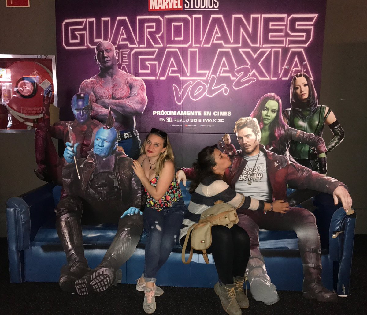 isa_ab94's tweet photo. Cuando tu novio cree que estás besando a Groot, pero no. https://t.co/FtxGeYqfZv