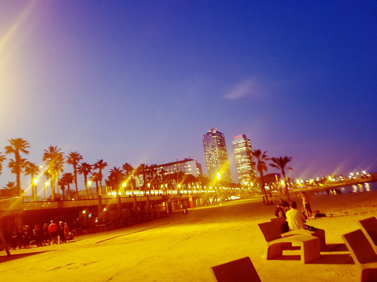 Barcelona is waiting you, come here to discover a great city.

#BDS #baggagedropservice #Barcelonaiswaitingyou #relax #sun #summer