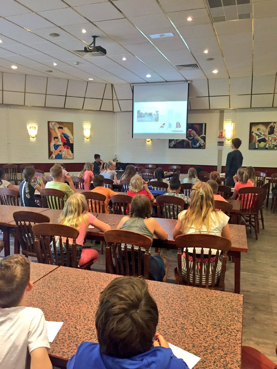 En na het praktisch Verkeersexamen nog een quiz om te laten zien dat we de regels heel goed kennen! 🚲📝 #verkeersexamen #groep7 #vvn