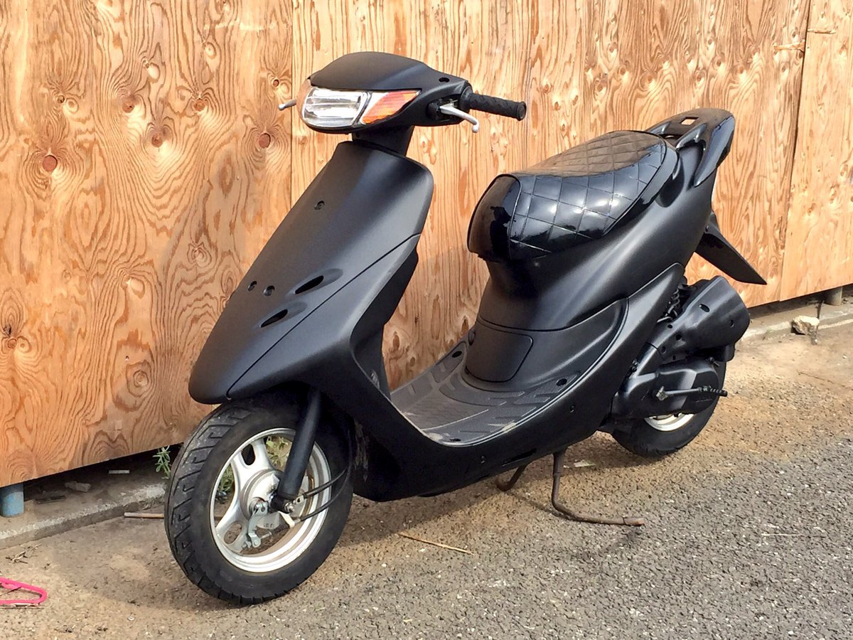 BikeTokorozawa's tweet photo. ライブディオZX仕様①
4万円
不具合無し
エンジン絶好調♪
異音は無くセル キックですぐにかかります。
走る曲がる止まるOK！
灯火類OK！

バッテリー、リアスポイラーステー、リアスポイラー、エナメルシート、クリアテールレンズ新品！

下見大歓迎です！
お問い合わせはDMから https://t.co/BIbwWKO6iK