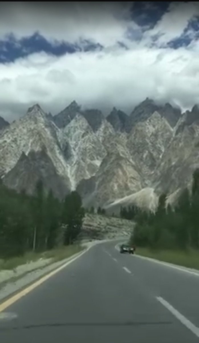 bkhanz181's tweet photo. The beauty of Beautiful Pakistan the land of lovely and lively people !
#PassuCathedrals #KarakoramHighway #Passu #Gojal #Hunza https://t.co/38G99boHRg