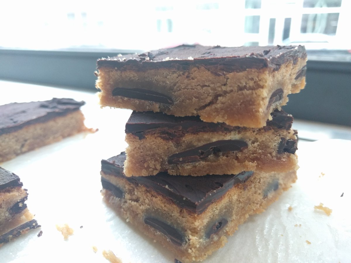 PrintworksK's tweet photo. Peanut butter blondies #ftw

#chocolate #peanutbutter #blondies #gooey #vegan #glutenfree #dairyfree @Sweetcheeksltd https://t.co/Ql9DOCfaSW