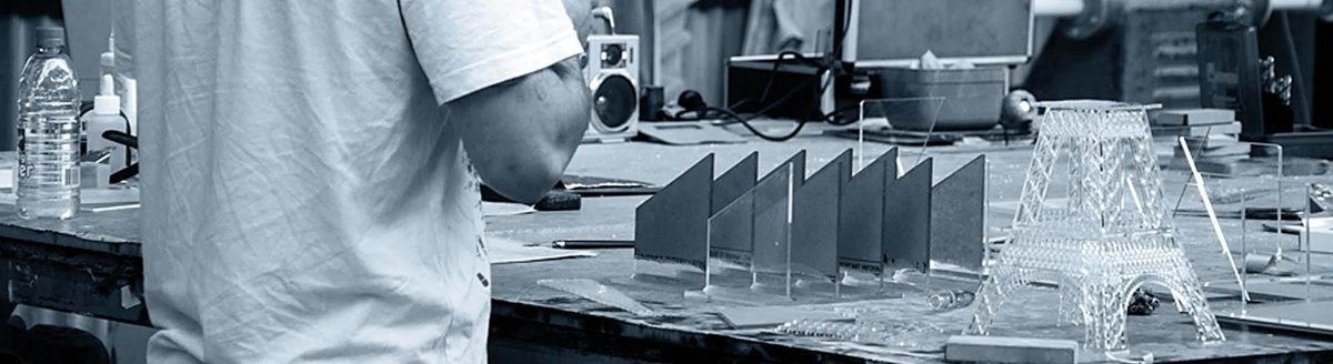 B Displayed tweet media