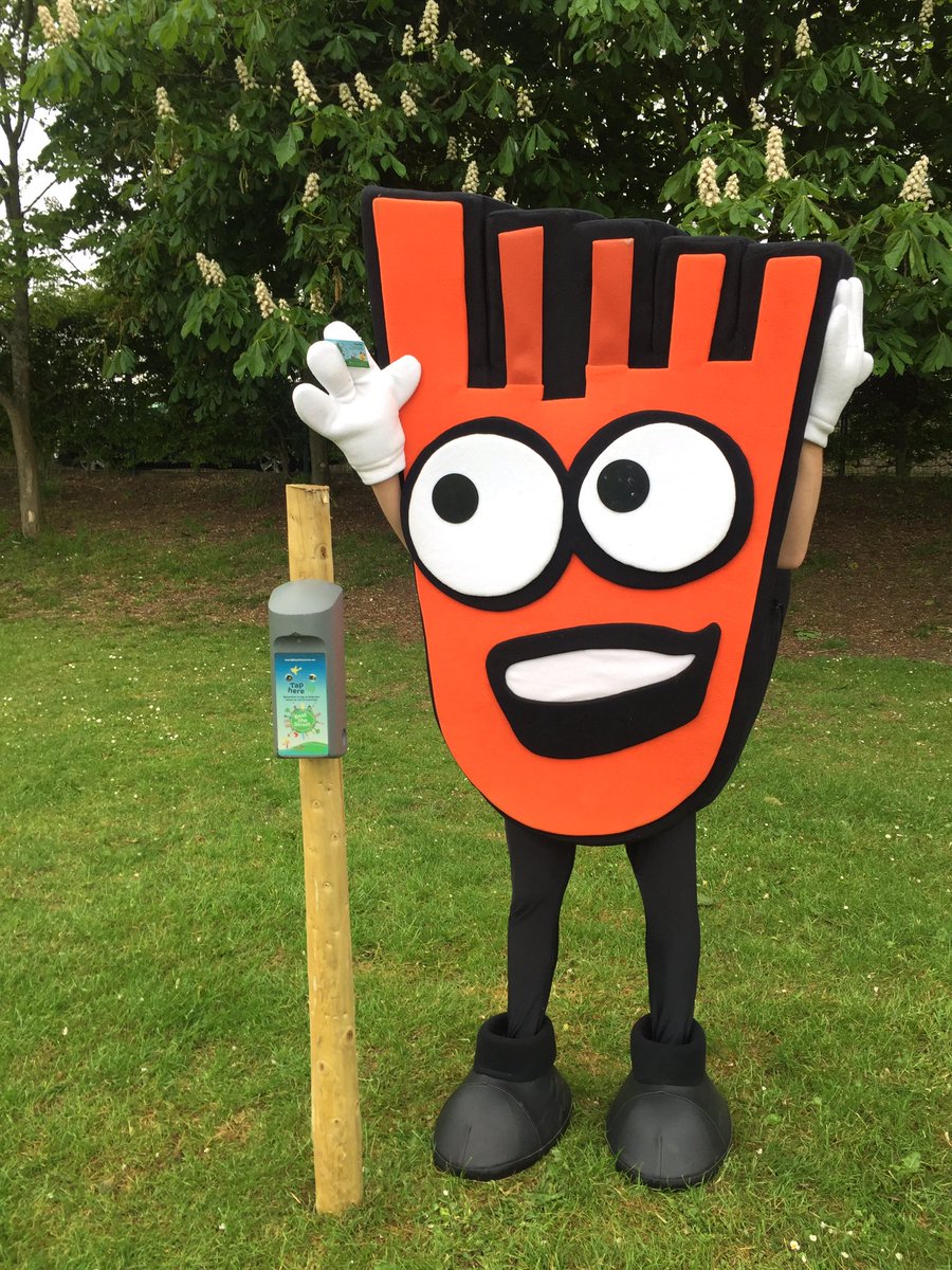 NinaCC29's tweet image. #HappyShoesday @livingstreets. Fantastic happy shoes @LumleyJuniors this morning! Enjoy your #beatthestreet challenge today @BTSCLS