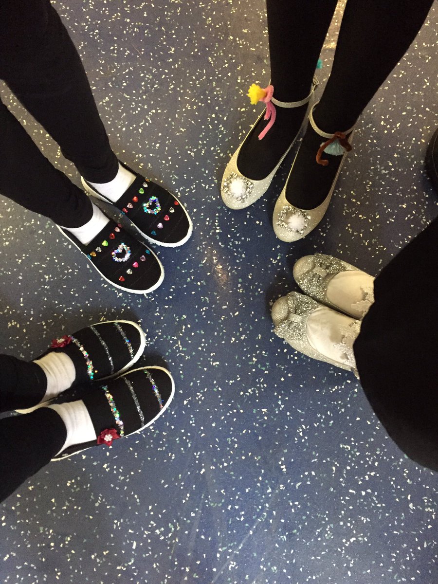 NinaCC29's tweet image. #HappyShoesday @livingstreets. Fantastic happy shoes @LumleyJuniors this morning! Enjoy your #beatthestreet challenge today @BTSCLS