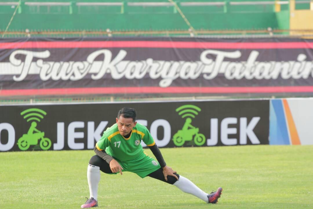 PSSleman's tweet photo. Uji lapangan PSS Sleman di Gelora Bumi Kartini. H-1 #PSSday 
#COSE https://t.co/70T0kaStFc