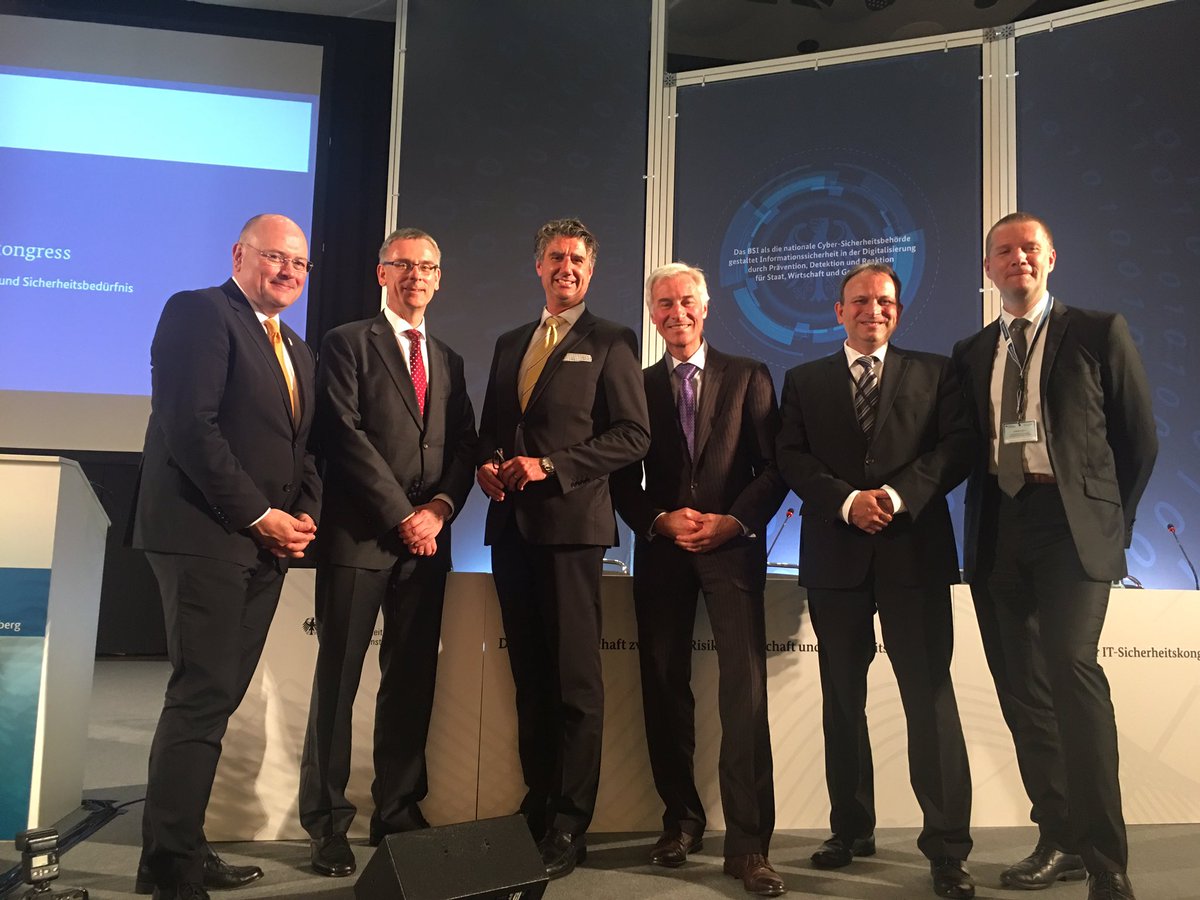 flyingwolf810's tweet photo. 15. BSI-Kongress ist eröffnet. #BSI https://t.co/CItVHMDV7e