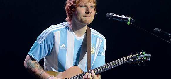 EdsheeranARG's tweet photo. #4DIAS! Queremos saber más de ustedes.con quien van? de donde vienen al show? Es su primer show? es la 1ra o 2da vez que ven a Ed en vivo?🤔😜 https://t.co/WuiV09uDcx