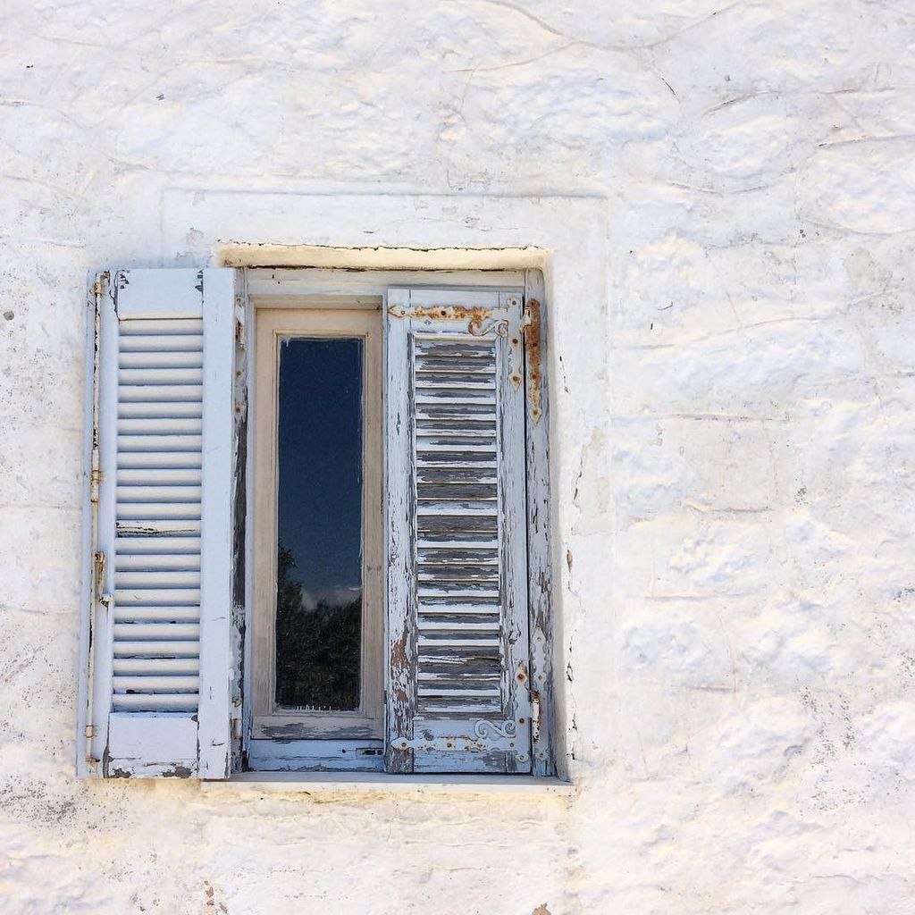 xromajewelry's tweet photo. Half open or half closed? #window #windowshield #ig_greece #greekislands #greeksun #urbangreece #mysticgreece #thisisgreece #blue #thebestw… https://t.co/y6zNzRR703