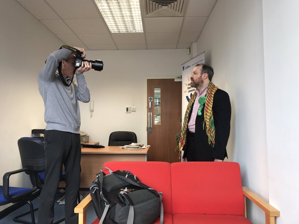 GraceW_BM's tweet image. For #LocalNewspaperWeek we&apos;re giving an insight into what we do. I&apos;ve just interviewed @Anothergreen for #GE2017. Here he is having a pic