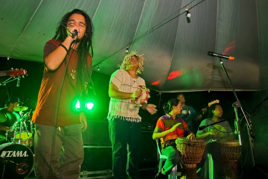 TheAltPH's tweet photo. @LIONandtheSCOUT at #Firefly2017 | @FIREFLYUPLB @upranchersclub #Firefly #FireflyUPLB #UN29 #bonfireparty #LionandtheScouts #reggae https://t.co/BFuPKy1JeV
