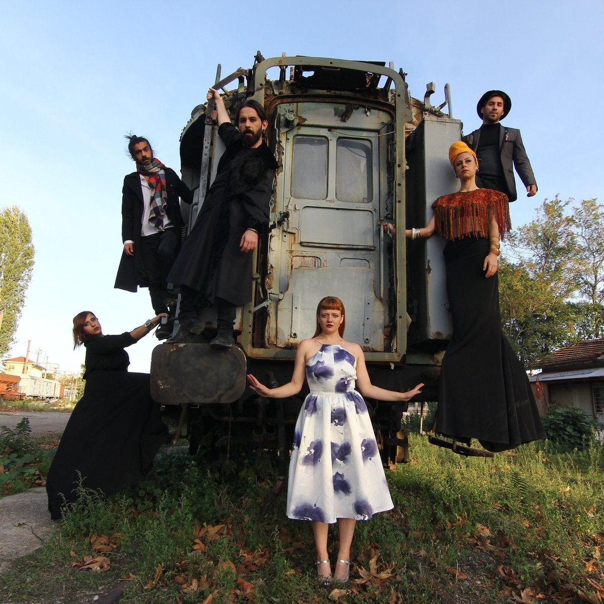 SEZONUN SON OYUNU

Kenardakiler bu akşam 20:30'da TOY İstanbul'da.

Biletler: biletiva.com/event/G3709 'da.