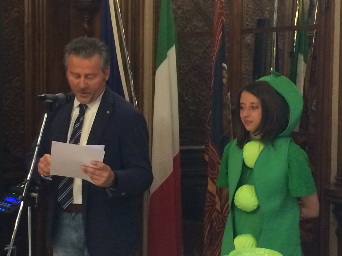 I bisi di Baone in consiglio regionale del Veneto. Il presidente Roberto Ciambetti: buoni bisi a tutti
