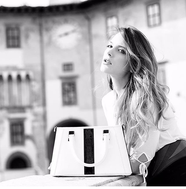 nuova_showroom's tweet photo. The perfect #bag for your #summer #holidays https://t.co/GWVOoF0ExK #MadeInItaly #bags #accessories #fashionblogger #fashionvictim #luxury https://t.co/BUDQKC0FMu