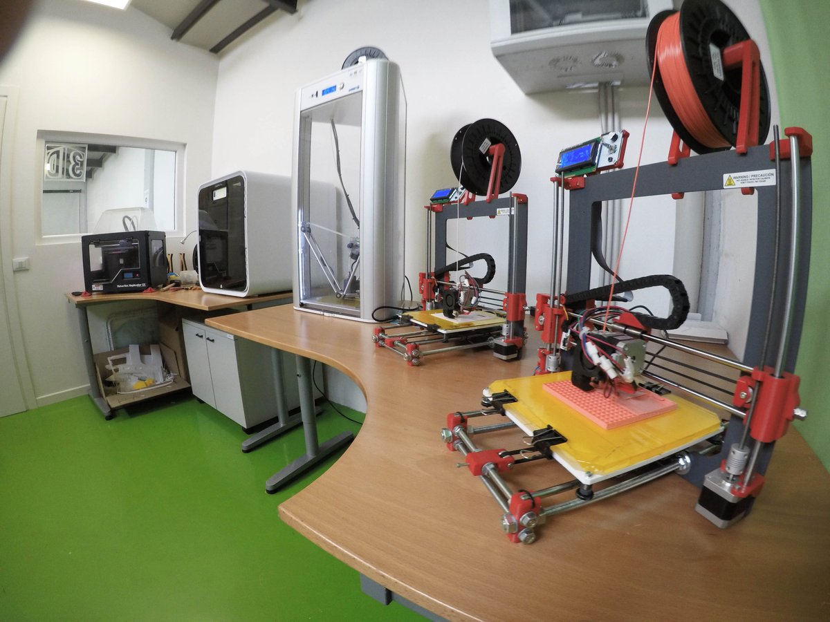 FabLabTreviso's tweet photo. Prototipazione e stampa 3D, droni, taglio laser e tecnologie al servizio dell'innovazione: scopri #FabLab #Treviso! ttps://t.co/dDob6smllV https://t.co/amIIM1NtwO