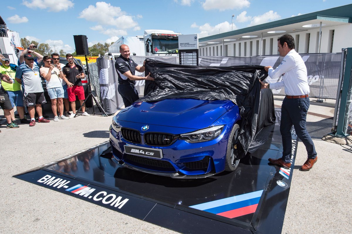 BMWGroup's tweet photo. BMW M presented the prize car for the #BMW M Award in 2017: the new BMW M4 CS. https://t.co/gxi97b7iUV

[8.4/100km | CO2: 197g/km] https://t.co/0TMmpNW96S