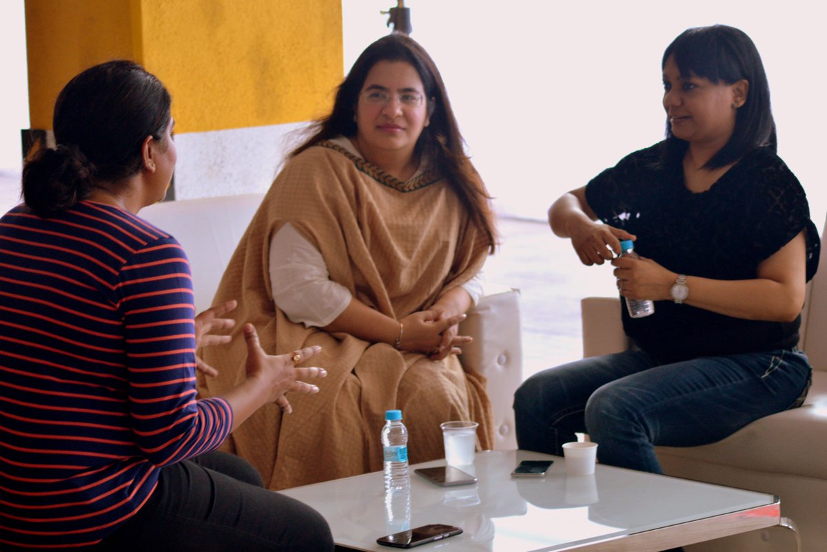 ATELIERDECOR's tweet photo. The session at MUDRA was all about Colour consultation, Fabrics and #Furniture, #Home styling tips and decor. A sneak peak into the event https://t.co/togty2gq4B