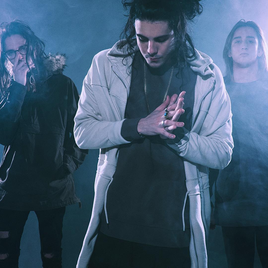 atlanticstuff's tweet image. 📸 clintoncave: "schemin' 🕊"