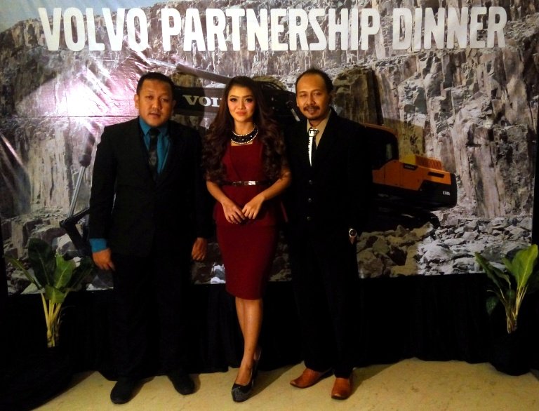 Ready to trio performs ft <a href="/aghnisax/">Aghni</a> at  <a href="/JavaParagon/">Java Paragon Hotel</a> ballroom, on <a href="/IndotruckUtama/">PT Indotruck Utama</a> customer gathering :)