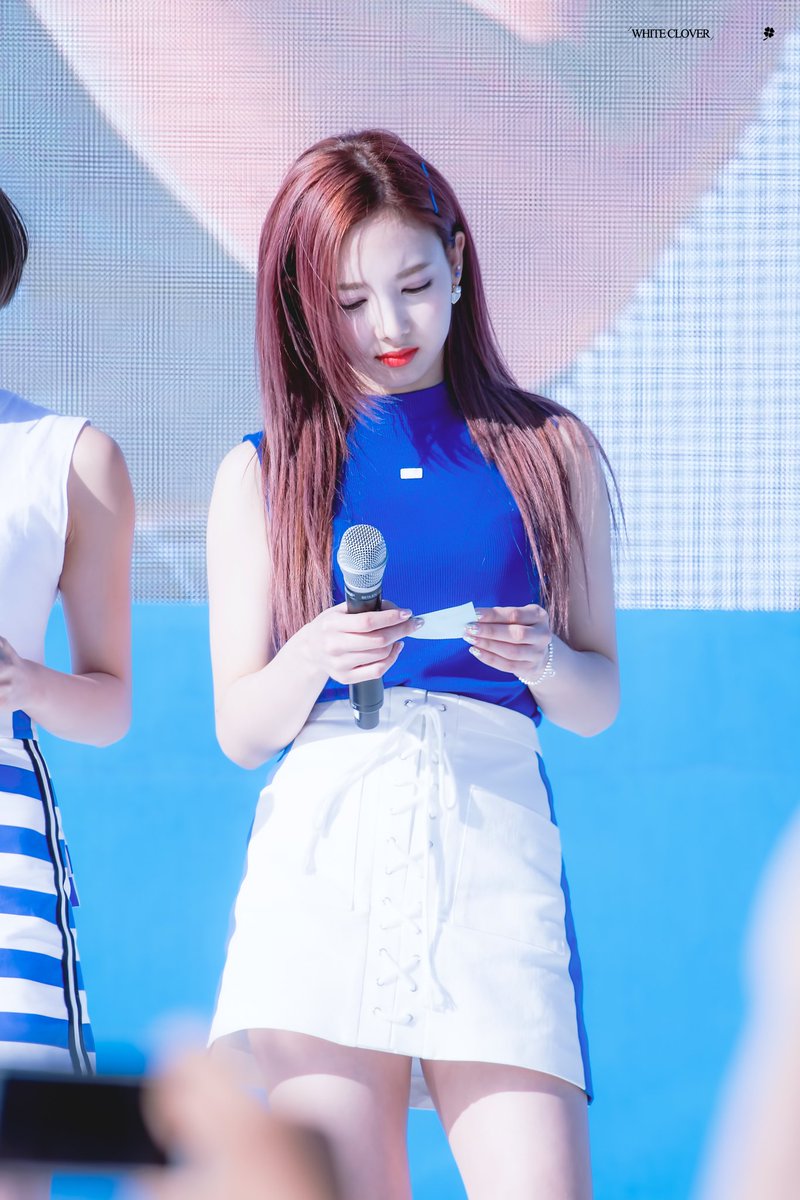 whiteclover0922's tweet photo. 170514 포카리스웨트 30주년 행사 나연
포오~카리스웻!
#TWICE #트와이스 #나연 #nayeon https://t.co/A9OYhQGaHe