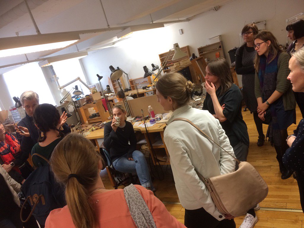 LinaBackman's tweet photo. Sjukvården behöver designmetodik.Idag inspireras 5 regioner/landsting av #HDK i Göteborg. @InnovationVGR #experiolab https://t.co/rFyPROh8Q4