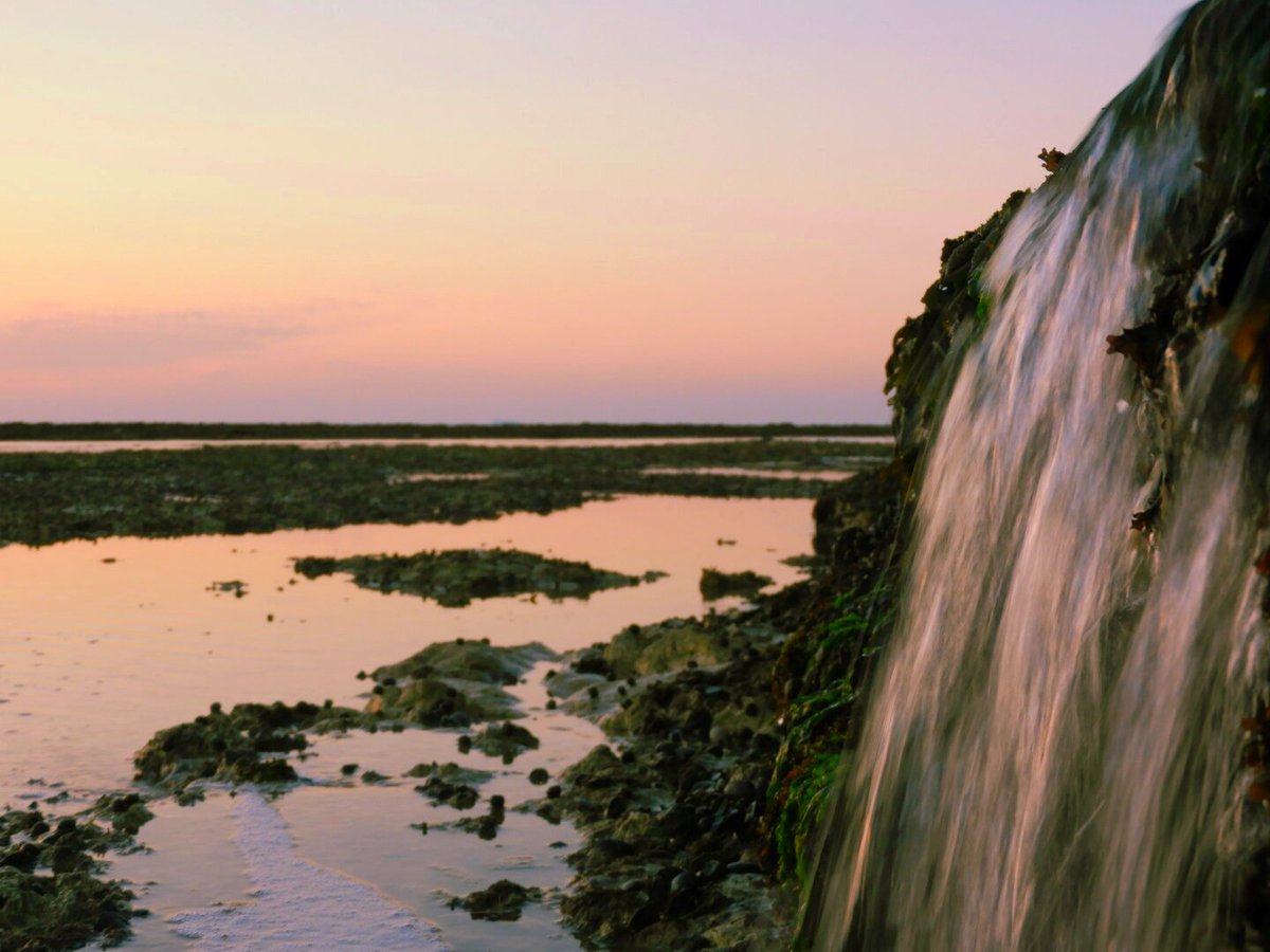 DeanSpinks1's tweet photo. @VisitThanet @VisitKent @BBCWthrWatchers @SimonParkinITV @lukecastiglione @bbcsoutheast @itvmeridian Tidal pool Waterfall Broadstairs https://t.co/rx8vU83Y7d