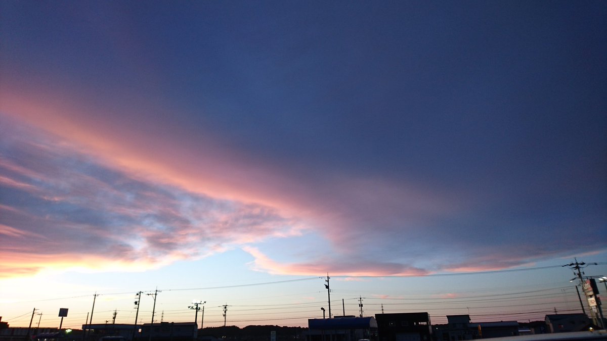 DJ05312416's tweet photo. #写真好きな人と繋がりたい 
#ファインダー越しの私の世界 
#夕日
#夕焼け https://t.co/I0vGcaOHNX
