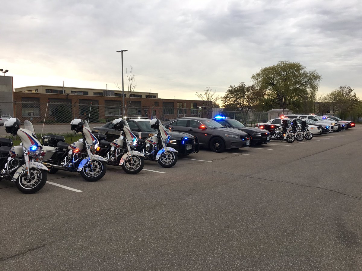 TpsNelson's tweet photo. Canada Road Safety Week starts today!  Please put your phones down and drive safe!  #LESM #PoliceWeekON @TorontoPolice https://t.co/Xruslw9Itd