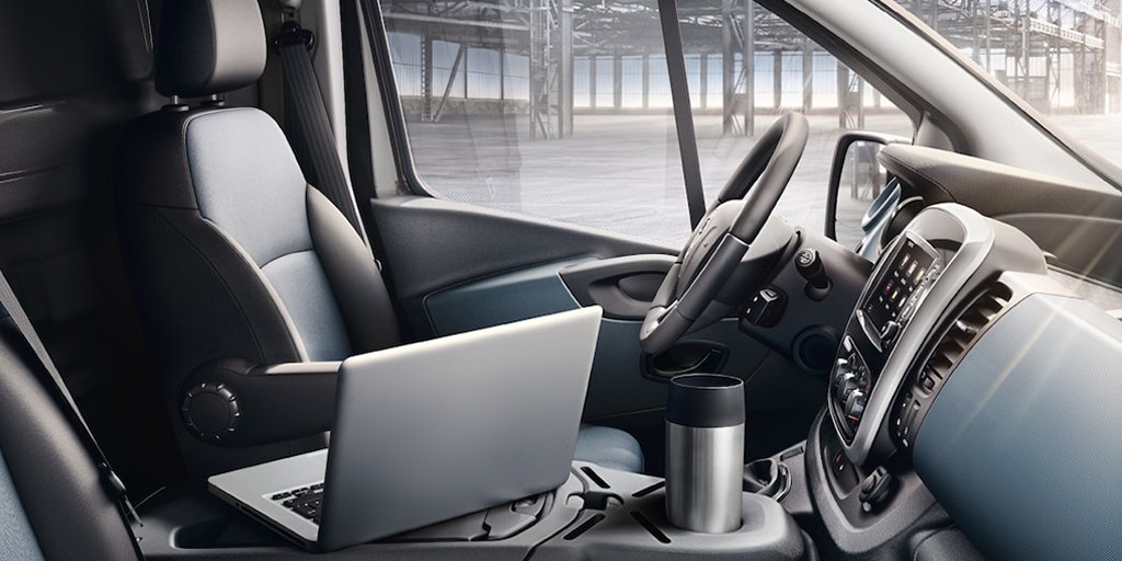 Warum Großraumbüro, wenn es auch der Chefsessel sein kann? Der #Vivaro Combi. bit.ly/UmparkenImKopf…