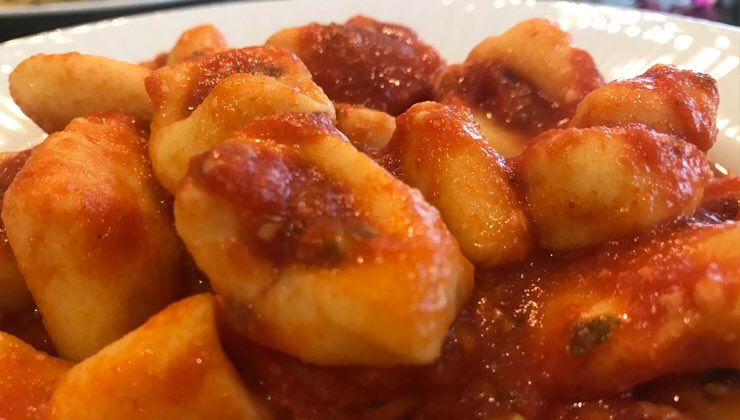 SeizeTheWeekday's tweet image. .@RonconesItalian - Old School Italian in Peak Form: bit.ly/2pGayu3