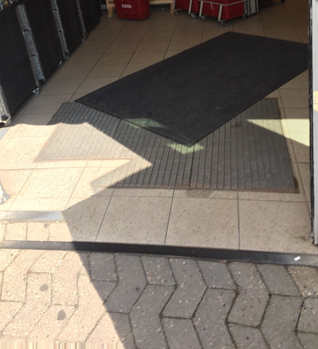 MrShopper3's tweet photo. Ibland kan det vara bra att titta på en konkurrent, kan ju vara nyttigt veta vad de gör rätt eller fel. #mysteryshopping @bbworldwide https://t.co/dAkN3yudYF