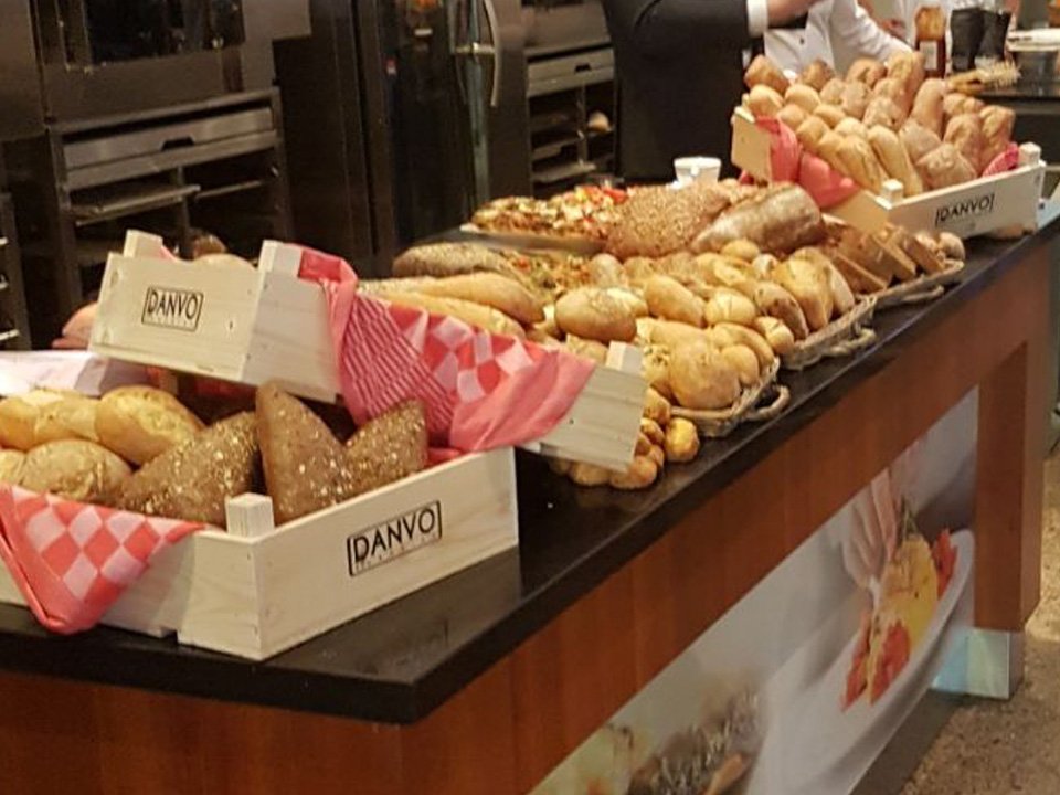 levensmiddleby's tweet image. Nieuw concept van Danvo Bakeries! #Focazzi perfect klaargemaakt in onze #leventiyou ow.ly/sutP30bLxMR