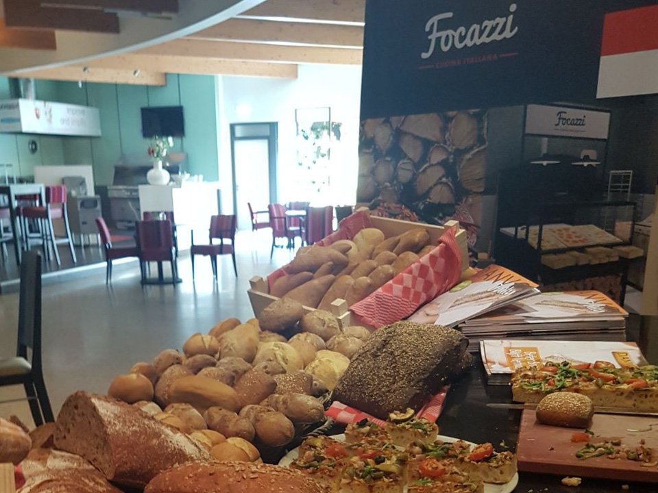levensmiddleby's tweet image. Nieuw concept van Danvo Bakeries! #Focazzi perfect klaargemaakt in onze #leventiyou ow.ly/sutP30bLxMR