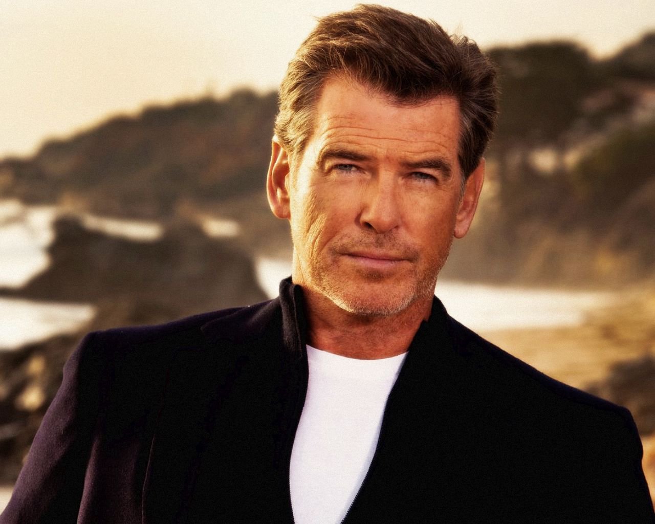 Happy 64th birthday to Pierce Brosnan. Who only had eyes for him as James Bond? 