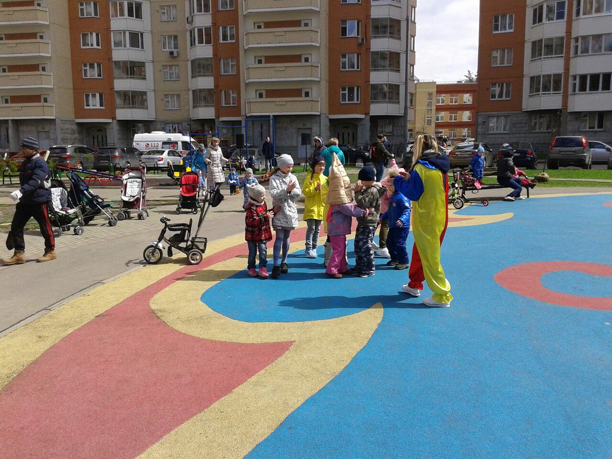13.05.2017 г. в мкр. Янтарный и кв-ле Изумрудный был проведен субботник. Прошло награждение памятными подарками ветеранов ВОВ  (11 человек).