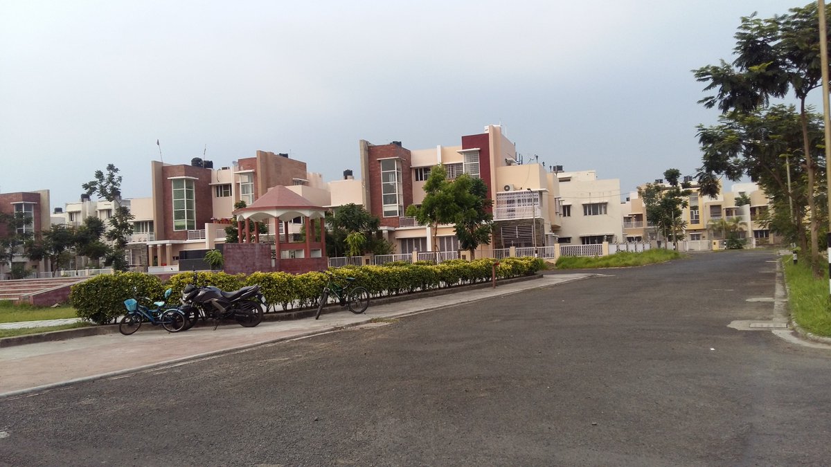 TransventorP's tweet photo. Get your ideal home @ KWIC, Howrah
#Bungalow #IdealHome #ResaleBungalow #BungalowResale #Howrah #ModernBungalow
For more Call @ 7603032796 https://t.co/hSHyXy5wkr