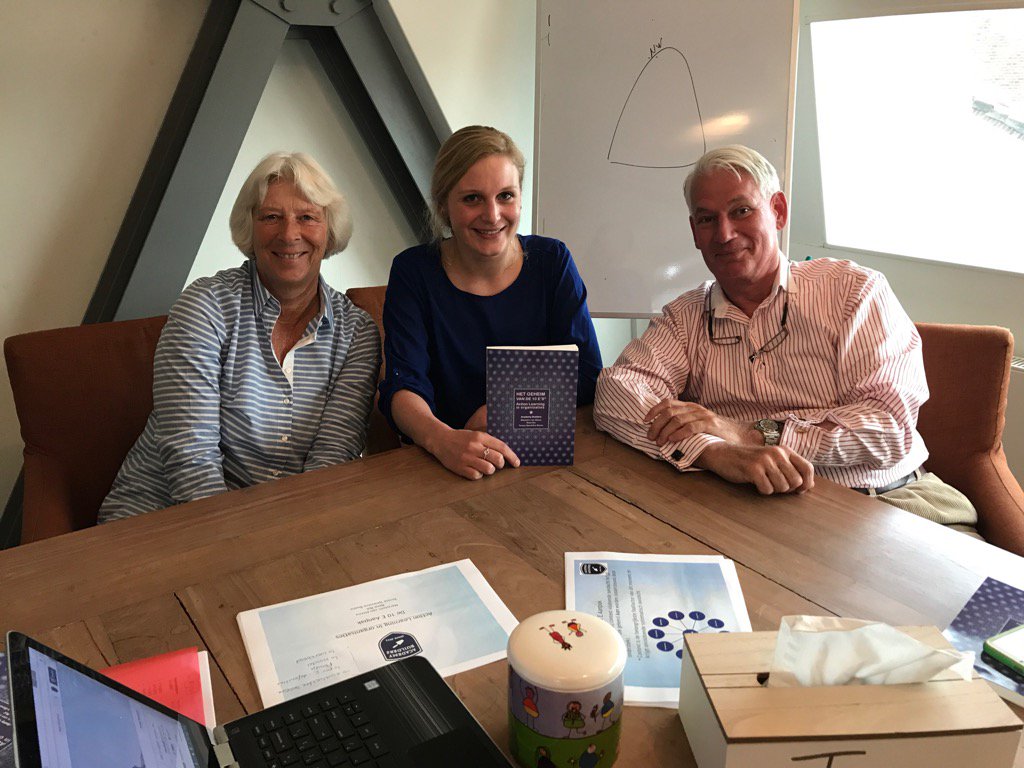 SpoelstraBoons's tweet photo. Yes! Het boek is officieel uit! 
https://t.co/BCWvutVeuW @Academy_Builder https://t.co/GsOie25pud