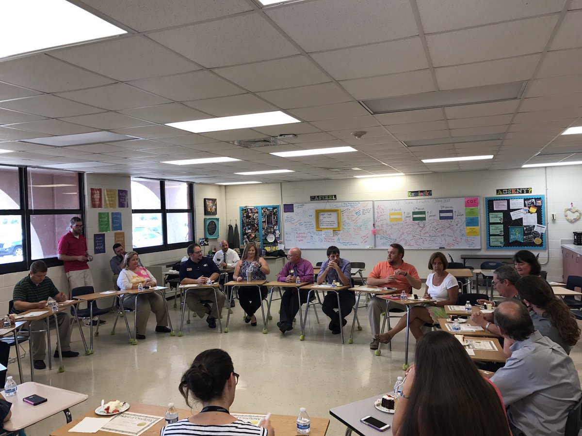 EsteroHS's tweet photo. A.P.P.L.E.S. celebration!!! Congrats developing professionals and thank you mentors!!! @LeeSchools #sharingchallenges #sharingsuccess https://t.co/peve3eTmKC