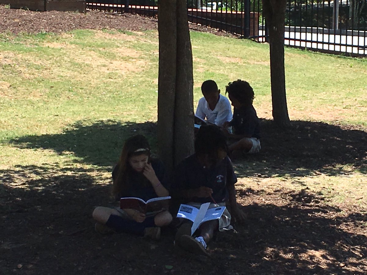 walker2WA's tweet photo. A beautiful day to pair read with @GreatBooksFnd! #2ndgrade #waprimary @WALearns https://t.co/eYxgrn44YE