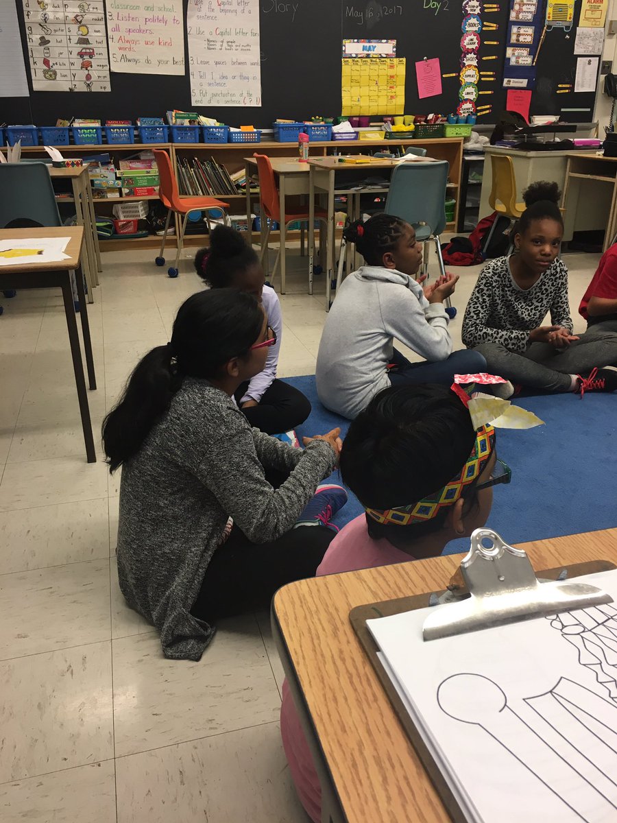 MrsConcordia's tweet photo. Sur ma pizza j'aime... aujourd'hui nous parlons français ensemble @McHughPS @PeelSchools https://t.co/p9ieOCl5TD