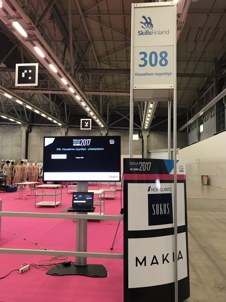 MinnaSiilas's tweet photo. Ensimmäinen kisapäivä takana 👌🏻💕 #taitaja2017 #visuaalinenmyyntityö #pöytäesillepano #merkonomi #varusteleka https://t.co/bD0jz6l5lx