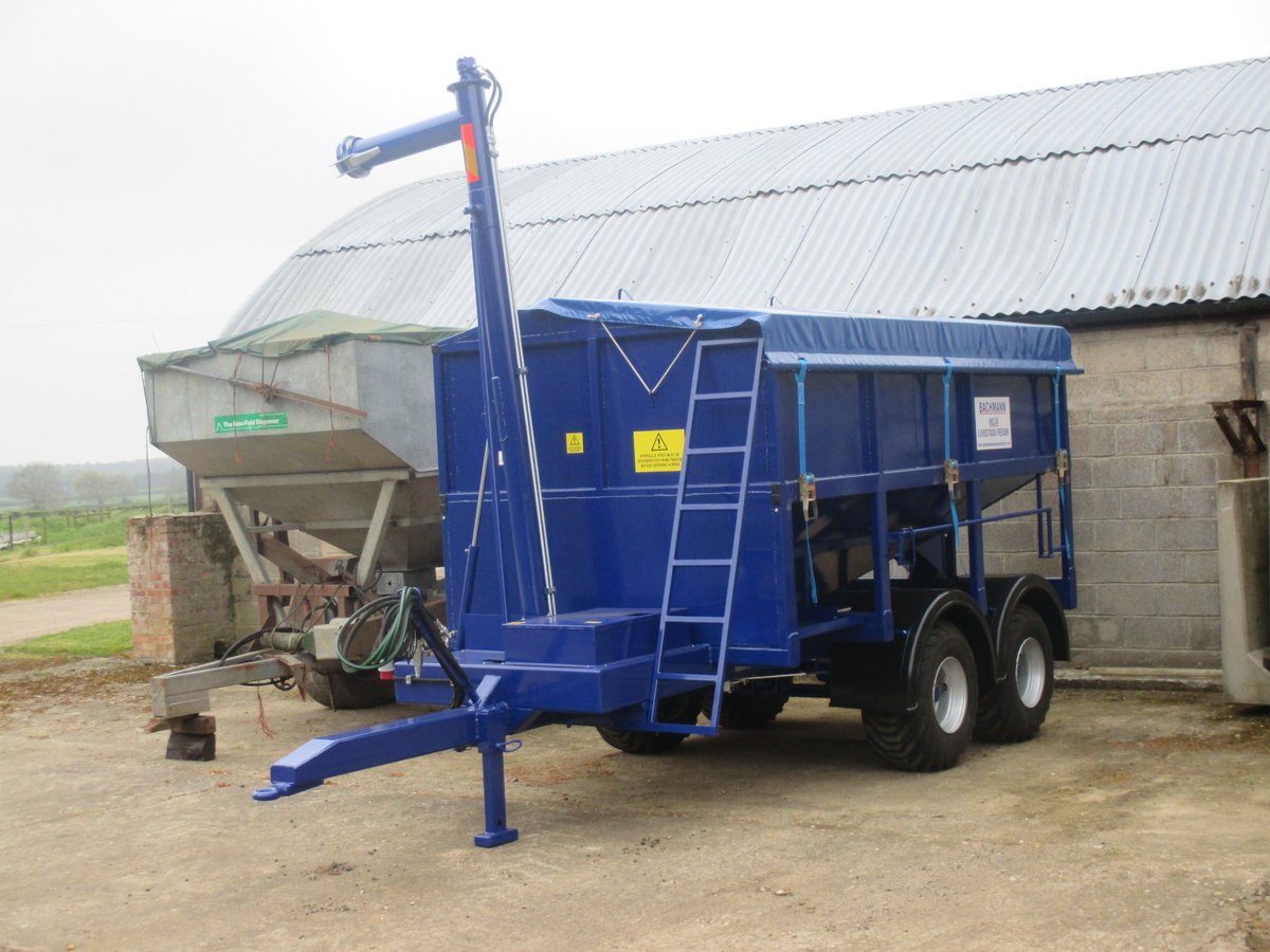 JGill_Pearson's tweet photo. Meals on wheels for pigs. #Hy-Pro #spoolvalve #farmmachinery #outdoorpigs https://t.co/lyoYP9lpoV