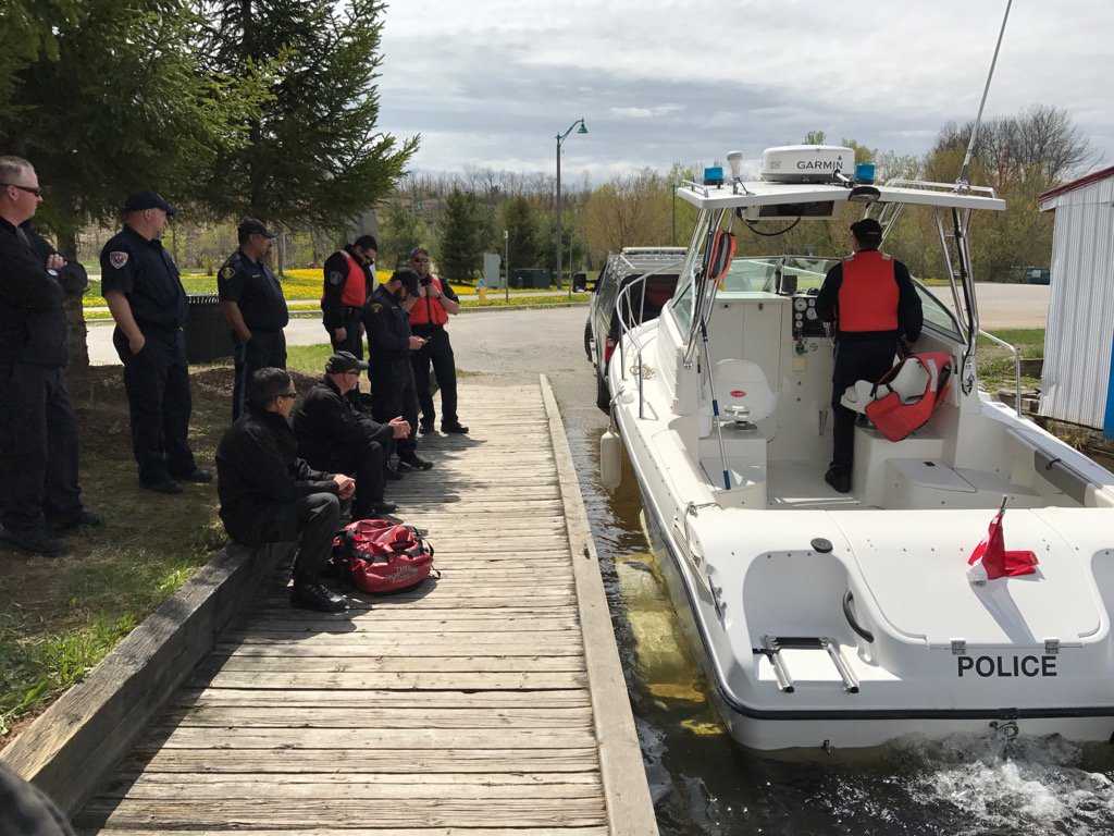 Power on/off trailering.  Nice day for boating in #Gravenhurst #MarineOperations.