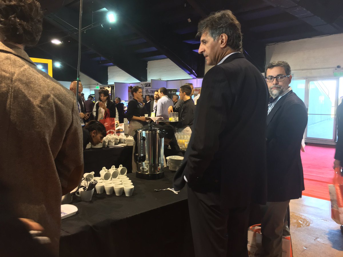 SIML2017's tweet image. Y ahora... un pequeño break y seguimos con más conferencias 🙌🏻 #SIML2017