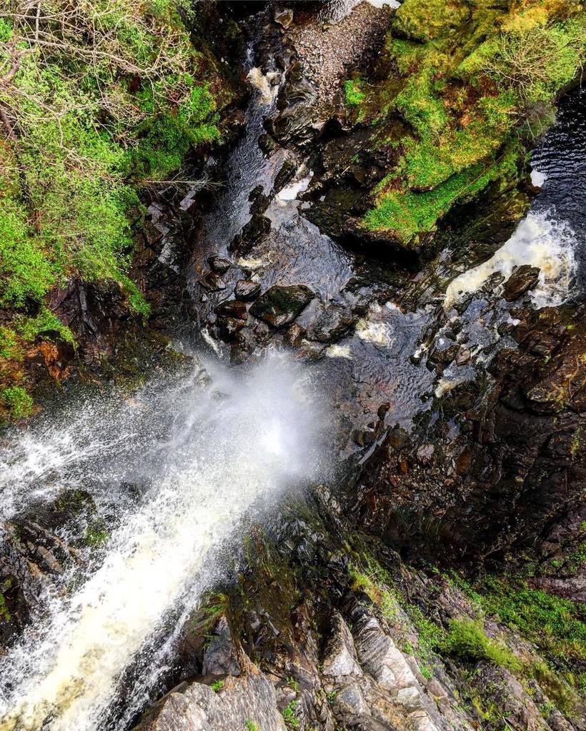 krisfields's tweet photo. We went chasing waterfalls 🙊💦 #plodda #scotland #highlands #waterfall https://t.co/GiQr1dBej2