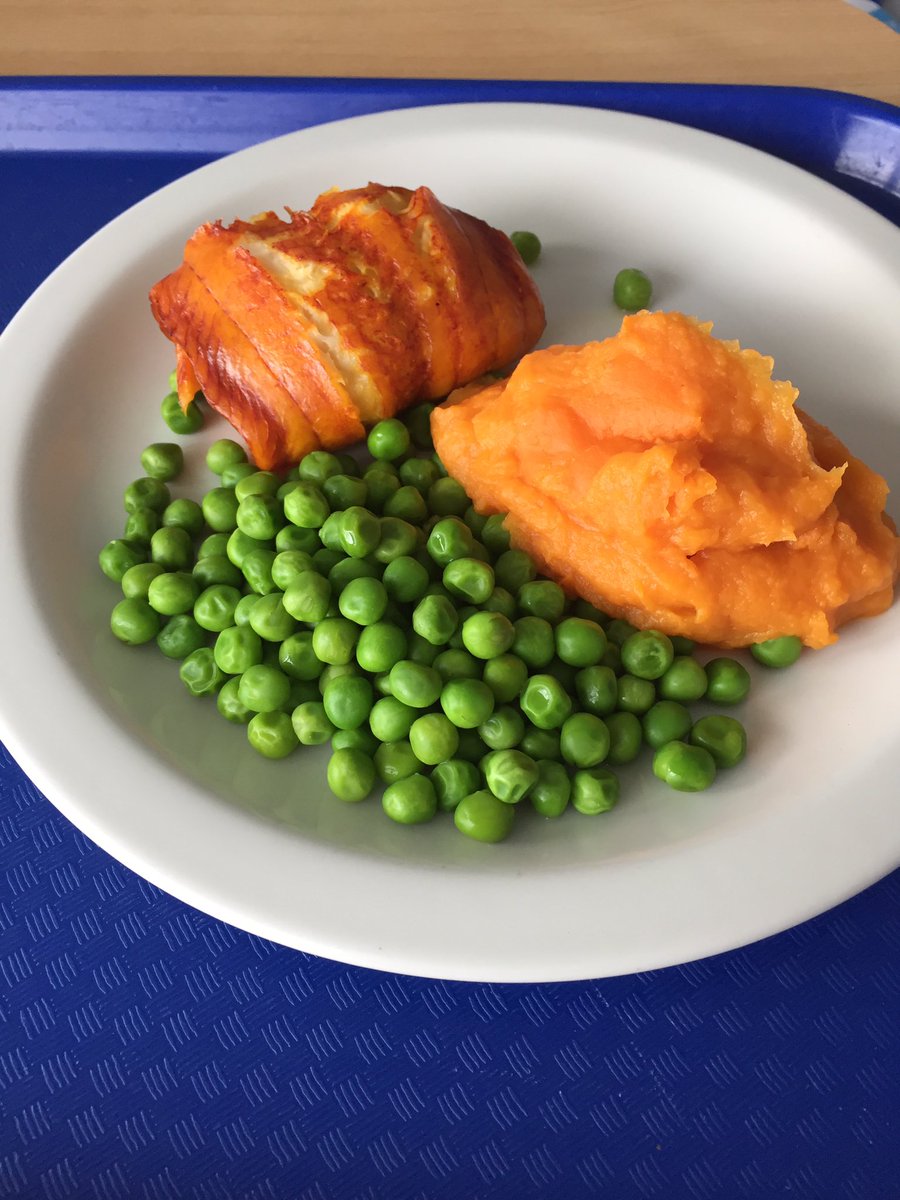 DrHelenReid's tweet photo. Today's lunch wins the prize for the most colourful hospital meal. #inpatientlife https://t.co/foJHDlTqTv